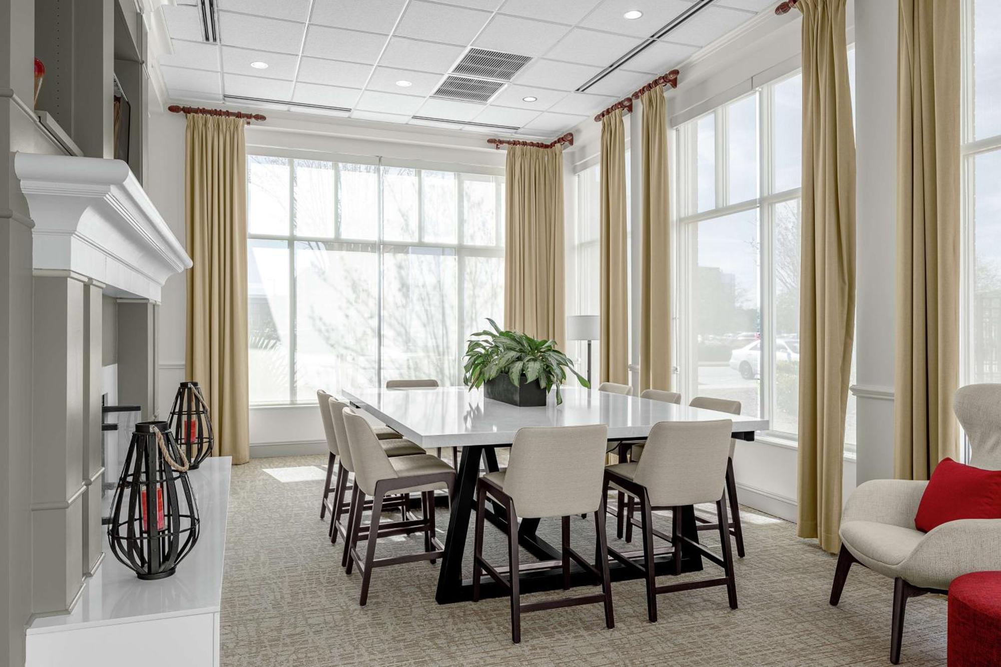 Hilton Garden Inn Wilmington Mayfaire Town Center Exterior photo